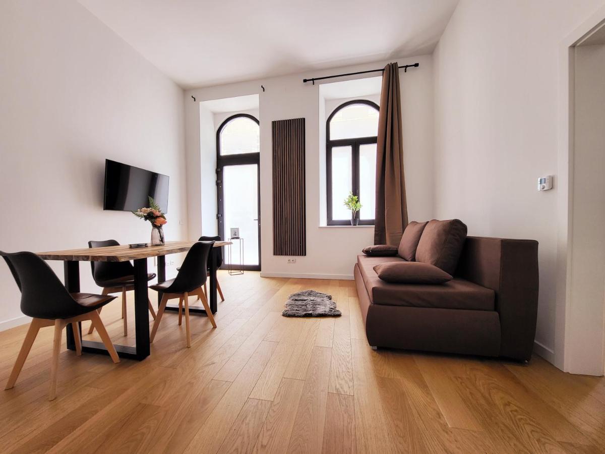 Novara City Apartment Wina Bagian luar foto