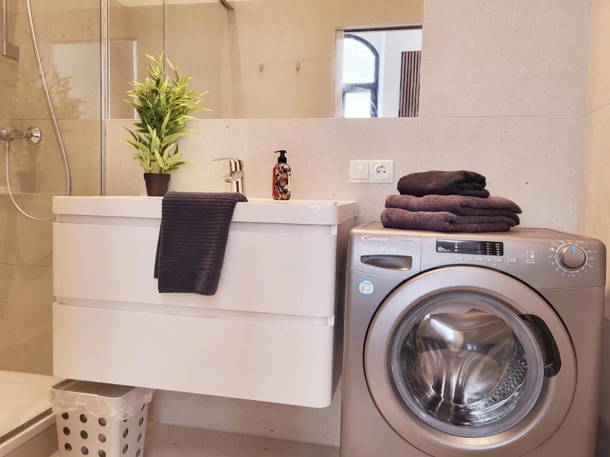Novara City Apartment Wina Bagian luar foto