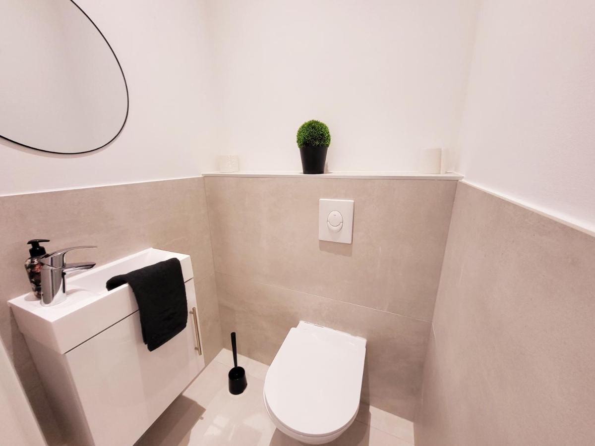 Novara City Apartment Wina Bagian luar foto