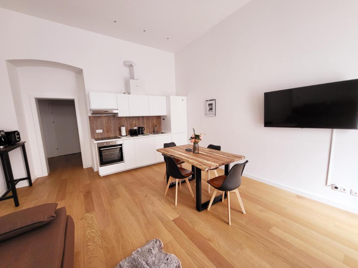 Novara City Apartment Wina Bagian luar foto